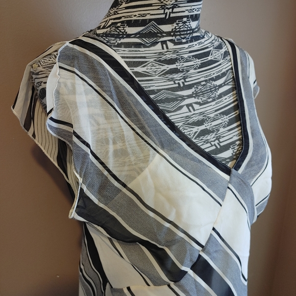 Striped silk flutter sleeve blouse with camisole - Picture 2 of 5